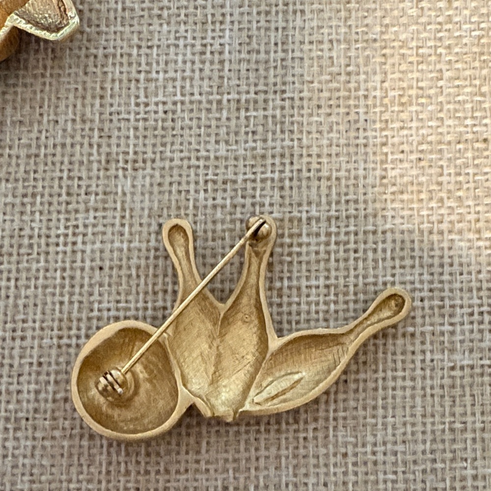 Gold Bowling Pin Brooch - Picture 2 of 2